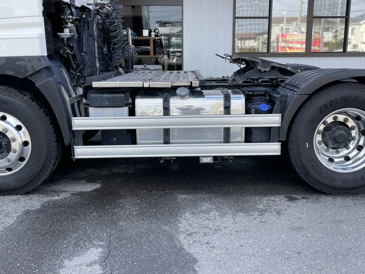 車両画像 10: 令和元年(2019)：日野：17プロフィア：トレーラーヘッド