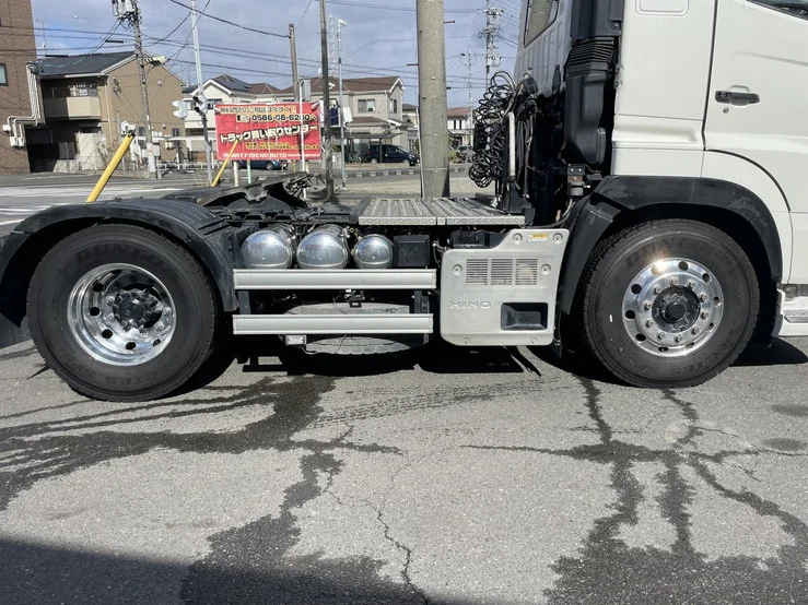 車両画像 13: 令和元年(2019)：日野：17プロフィア：トレーラーヘッド