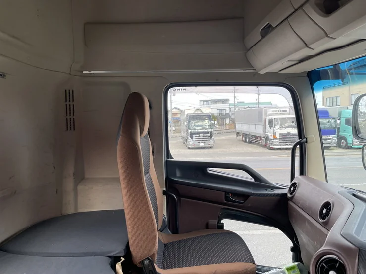 車両画像 25: 令和元年(2019)：日野：17プロフィア：トレーラーヘッド