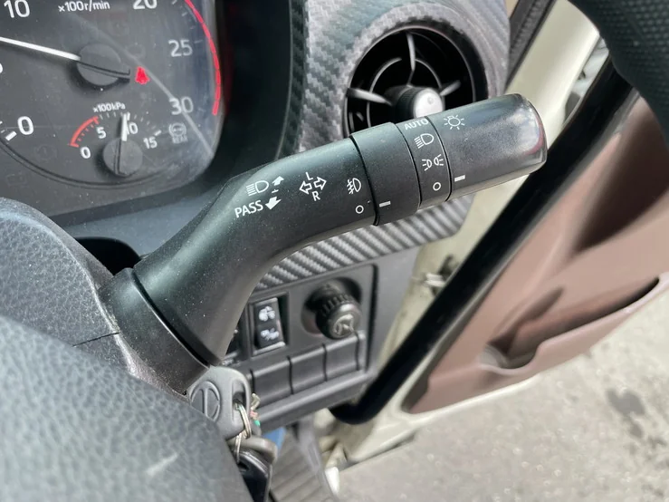 車両画像 33: 令和元年(2019)：日野：17プロフィア：トレーラーヘッド