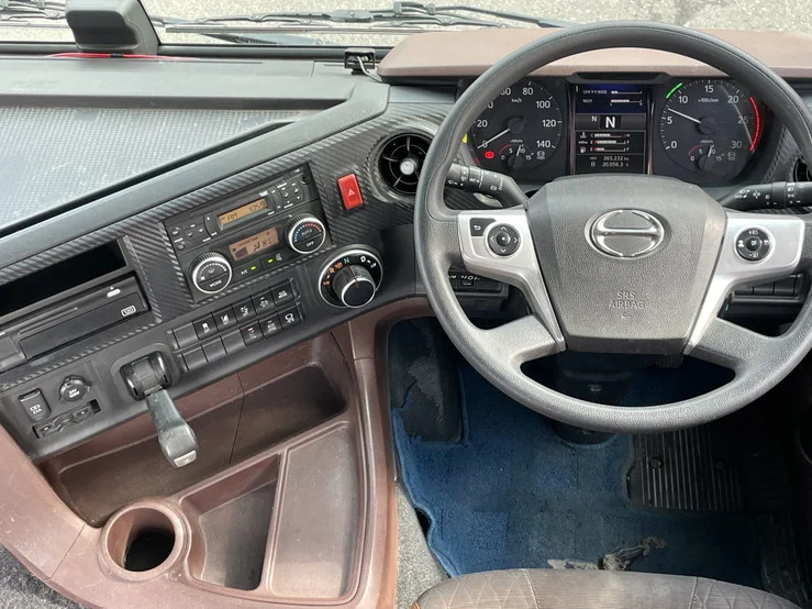 車両画像 35: 令和元年(2019)：日野：17プロフィア：トレーラーヘッド