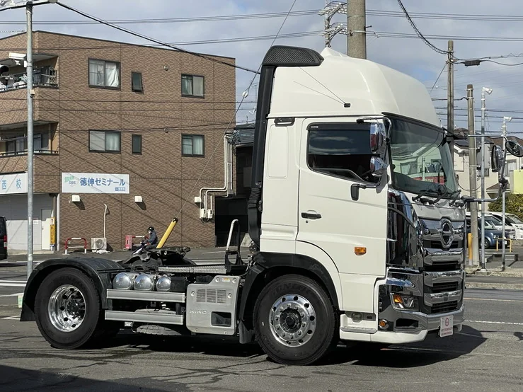 車両画像 8: 令和元年(2019)：日野：17プロフィア：トレーラーヘッド
