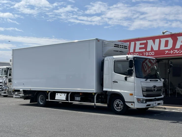 車両画像 10: 令和4年(2022)：日野：17レンジャー：冷凍バン