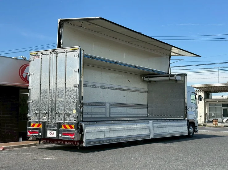 車両画像 12: 平成30年(2018)：いすゞ：ギガ：冷凍ウィング