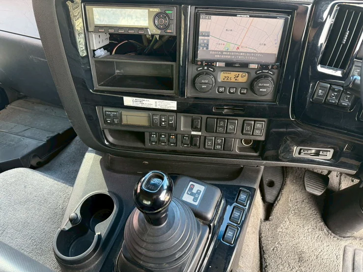 車両画像 23: 平成30年(2018)：いすゞ：ギガ：冷凍ウィング