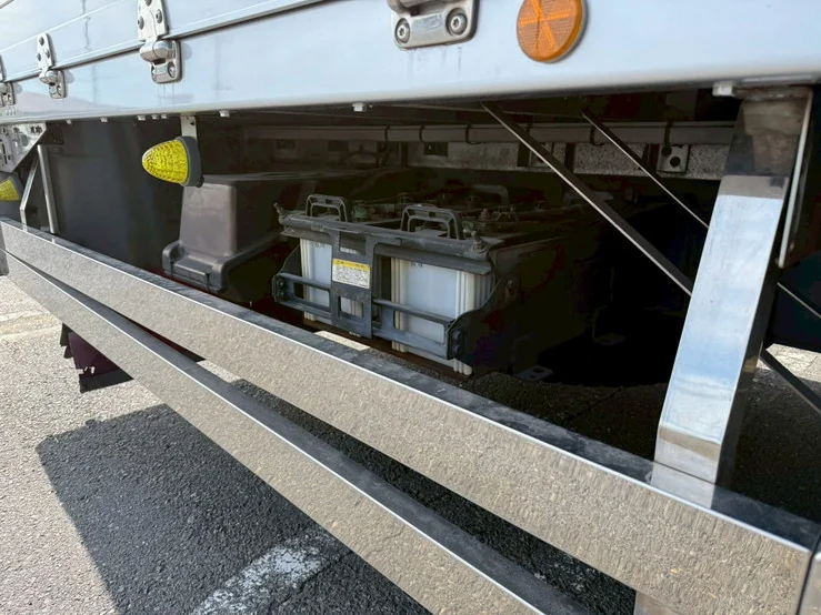 車両画像 32: 平成30年(2018)：いすゞ：ギガ：冷凍ウィング