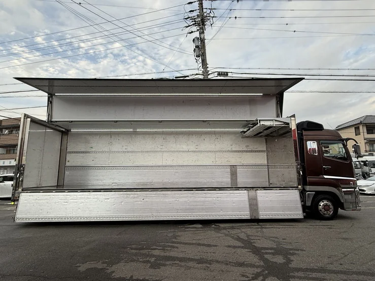 車両画像 10: 令和元年(2019)：三菱ふそう：17スーパーグレート：冷凍ウィング