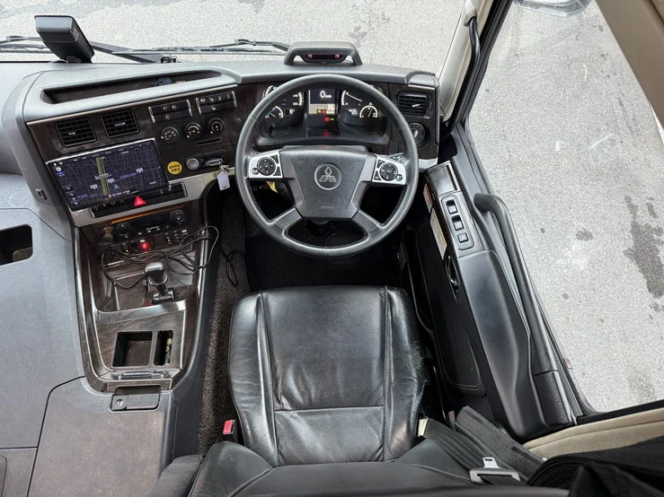 車両画像 29: 令和元年(2019)：三菱ふそう：17スーパーグレート：冷凍ウィング