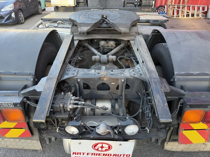 車両画像 16: 令和2年(2020)：三菱ふそう：17スーパーグレート：トレーラーヘッド