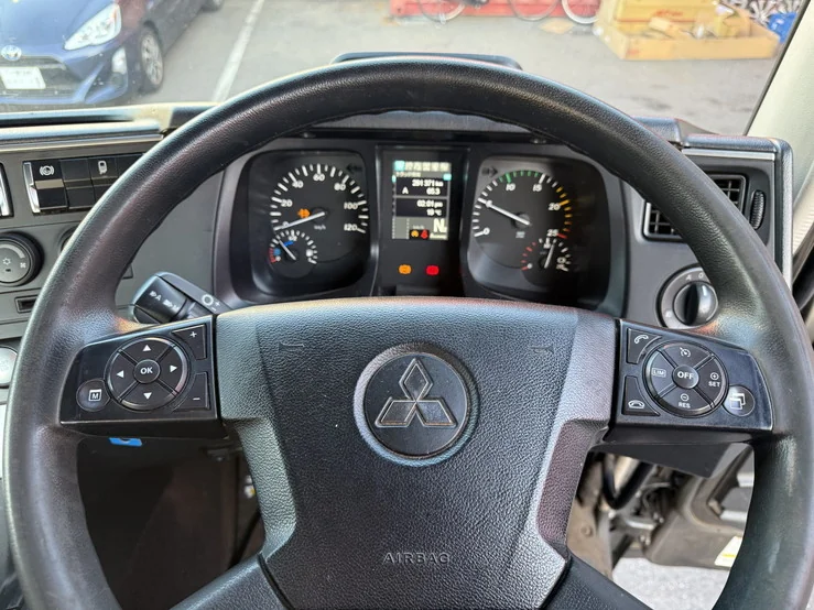 車両画像 28: 令和2年(2020)：三菱ふそう：17スーパーグレート：トレーラーヘッド