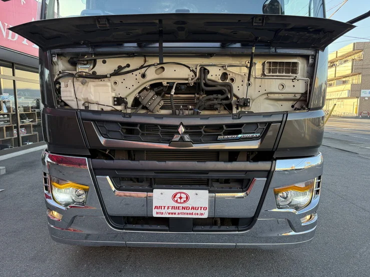 車両画像 32: 令和2年(2020)：三菱ふそう：17スーパーグレート：トレーラーヘッド