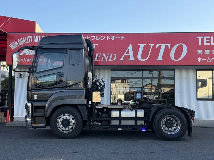 車両画像 3: 令和2年(2020)：三菱ふそう：17スーパーグレート：トレーラーヘッド