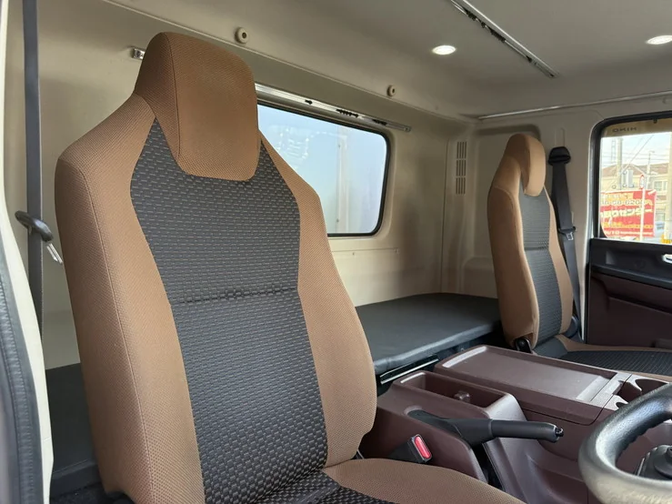 車両画像 22: 令和2年(2020)：日野：17レンジャー：冷凍バン