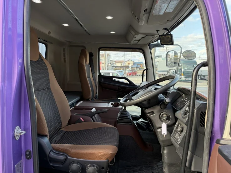 車両画像 24: 令和2年(2020)：日野：17レンジャー：冷凍バン