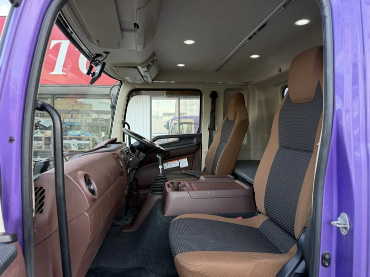車両画像 32: 令和2年(2020)：日野：17レンジャー：冷凍バン