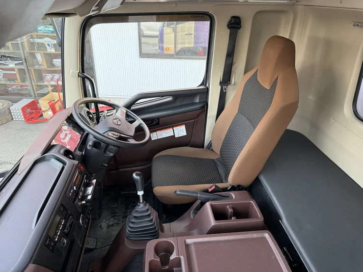 車両画像 33: 令和2年(2020)：日野：17レンジャー：冷凍バン