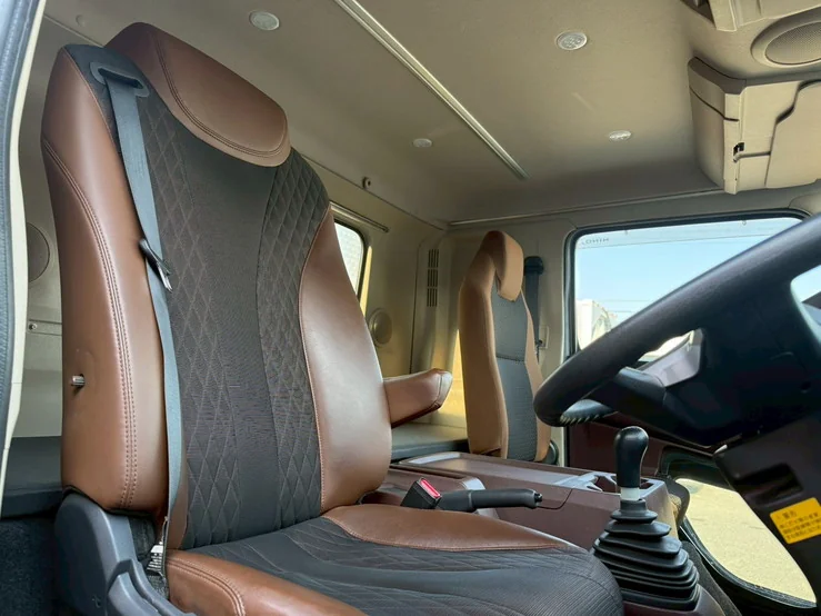 車両画像 24: 令和3年(2021)：日野：17レンジャー：冷凍ウィング