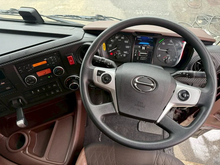 車両画像 16: 令和2年(2020)：日野：17プロフィア：トレーラーヘッド