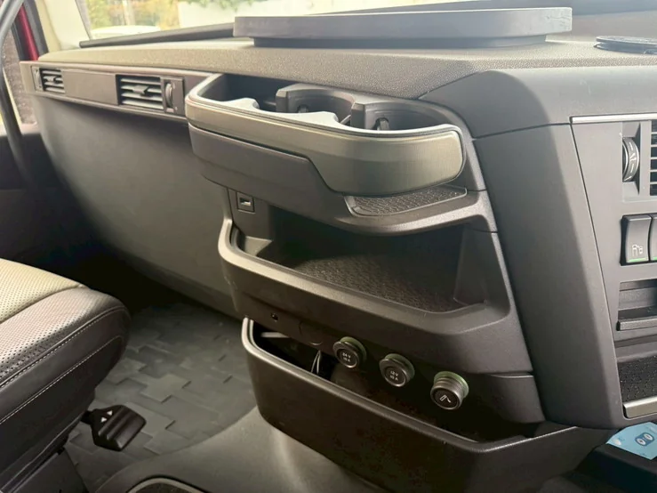 車両画像 26: 令和5年(2023)：VOLVO：FH：アルミウィング