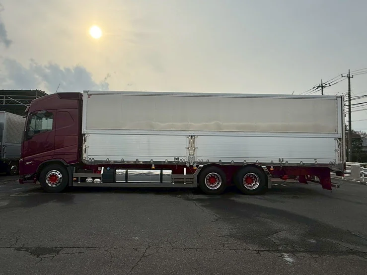 車両画像 3: 令和5年(2023)：VOLVO：FH：アルミウィング