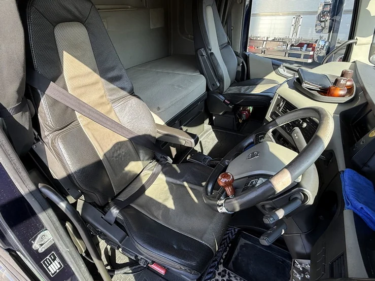 車両画像 20: 平成26年(2014)：VOLVO：FH：トレーラーヘッド