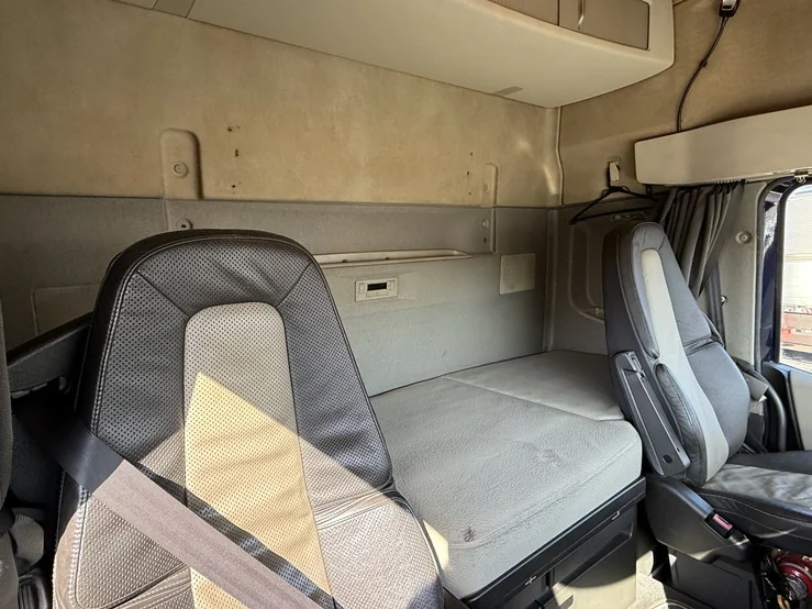 車両画像 22: 平成26年(2014)：VOLVO：FH：トレーラーヘッド
