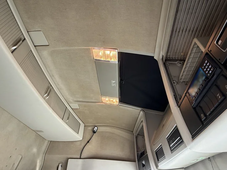 車両画像 23: 平成26年(2014)：VOLVO：FH：トレーラーヘッド