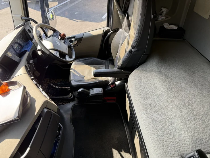 車両画像 34: 平成26年(2014)：VOLVO：FH：トレーラーヘッド
