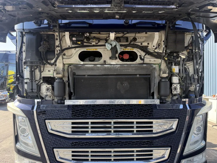 車両画像 36: 平成26年(2014)：VOLVO：FH：トレーラーヘッド