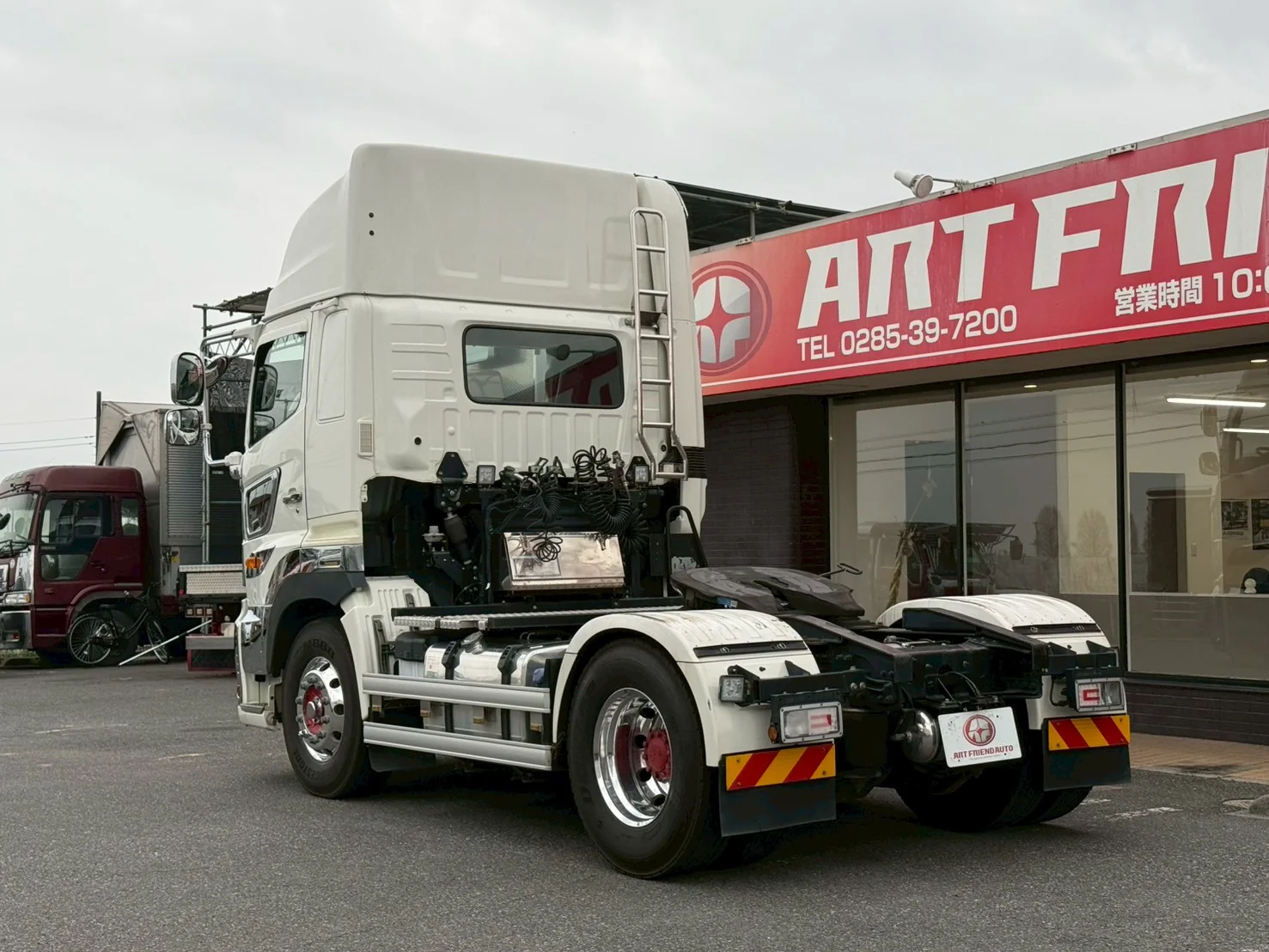 車両画像 4: 令和2年(2020)：日野：17プロフィア：トレーラーヘッド