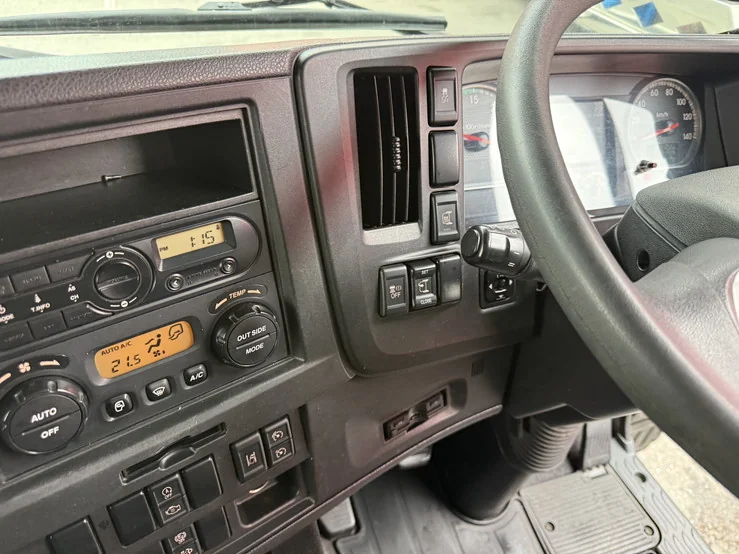 車両画像 28: 平成29年(2017)：いすゞ：ギガ：トレーラーヘッド