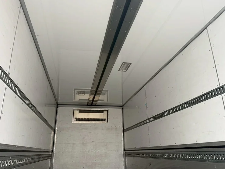 車両画像 19: 令和3年(2021)：三菱ふそう：ファイター：冷凍ウィング
