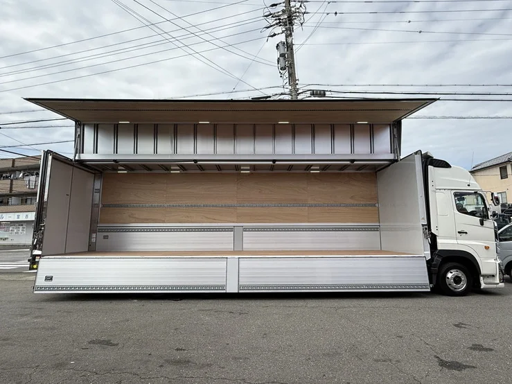 車両画像 10: 令和7年(2025)：日野：17プロフィア：アルミウィング