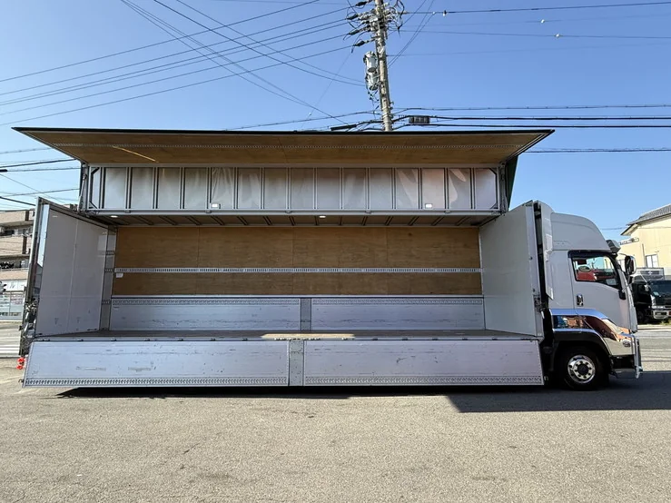 車両画像 10: 令和3年(2021)：いすゞ：ギガ：アルミウィング