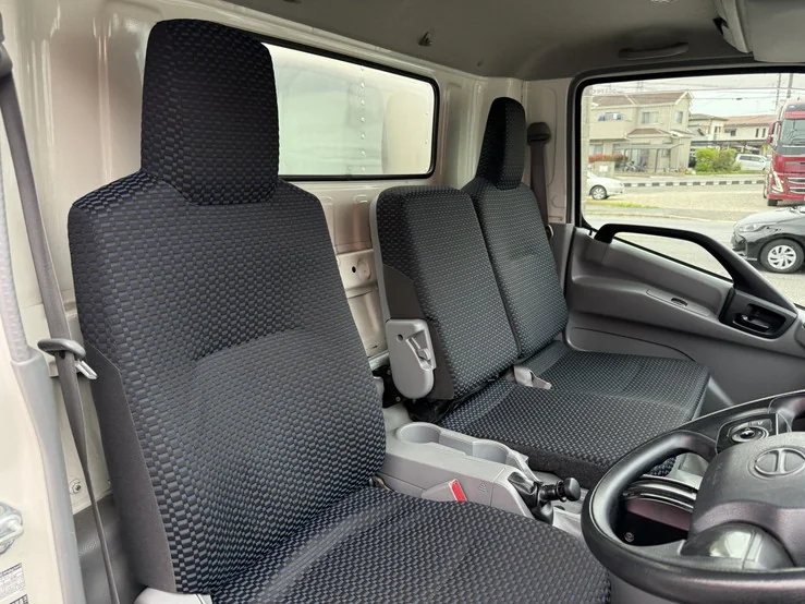 車両画像 20: 令和3年(2021)：日野：デュトロ：アルミバン