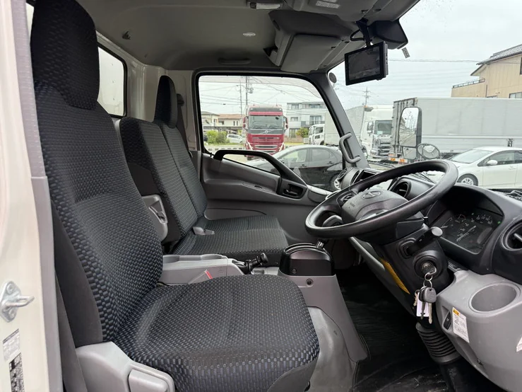 車両画像 22: 令和3年(2021)：日野：デュトロ：アルミバン