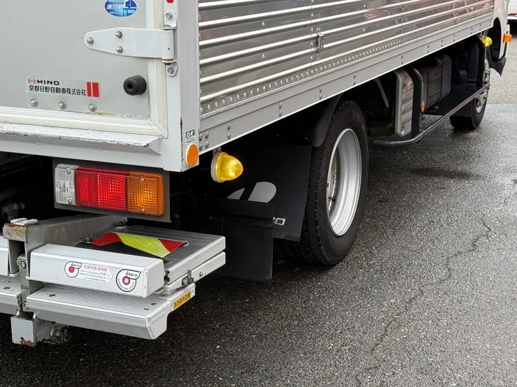 車両画像 35: 令和3年(2021)：日野：デュトロ：アルミバン