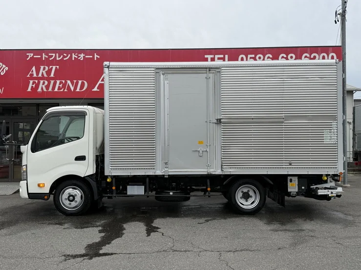 車両画像 3: 令和3年(2021)：日野：デュトロ：アルミバン