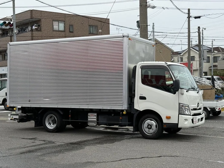 車両画像 9: 令和3年(2021)：日野：デュトロ：アルミバン