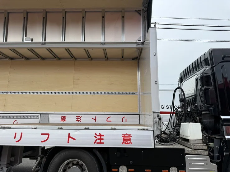 車両画像 20: 令和8年(2026)：トレクス：トレーラーウィング段付き：セミトレーラー