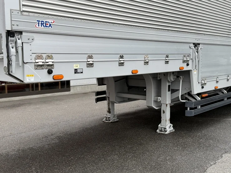 車両画像 29: 令和8年(2026)：トレクス：トレーラーウィング段付き：セミトレーラー