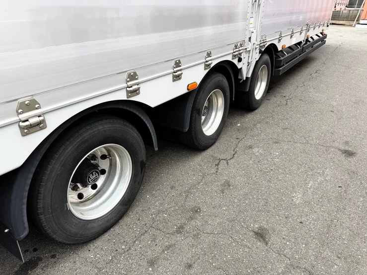 車両画像 37: 令和8年(2026)：トレクス：トレーラーウィング段付き：セミトレーラー