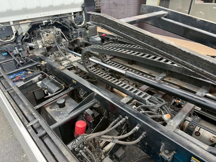 車両画像 12: 平成23年(2011)：三菱ふそう：ブルーテックキャンター：積載車