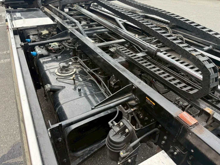 車両画像 14: 平成23年(2011)：三菱ふそう：ブルーテックキャンター：積載車
