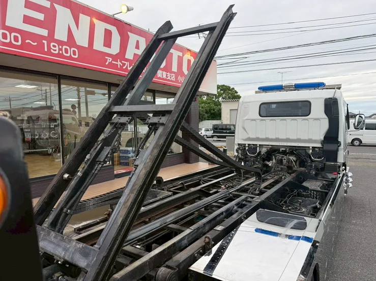車両画像 17: 平成23年(2011)：三菱ふそう：ブルーテックキャンター：積載車