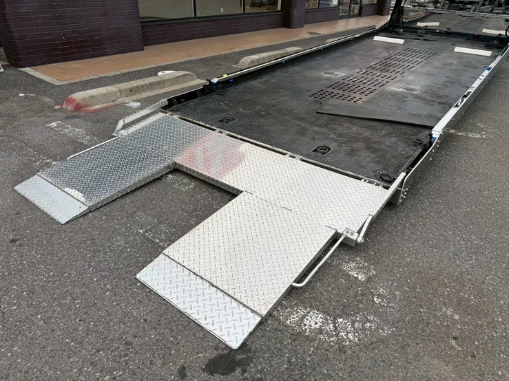 車両画像 19: 平成23年(2011)：三菱ふそう：ブルーテックキャンター：積載車