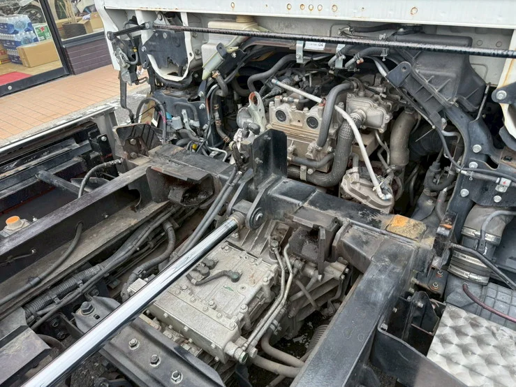 車両画像 21: 平成23年(2011)：三菱ふそう：ブルーテックキャンター：積載車