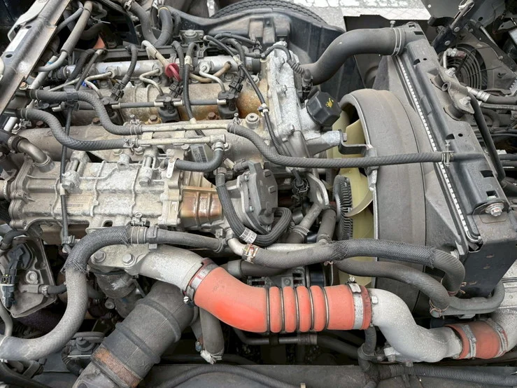 車両画像 40: 平成23年(2011)：三菱ふそう：ブルーテックキャンター：積載車