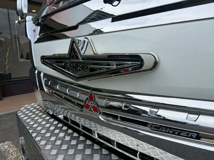 車両画像 9: 平成23年(2011)：三菱ふそう：ブルーテックキャンター：積載車