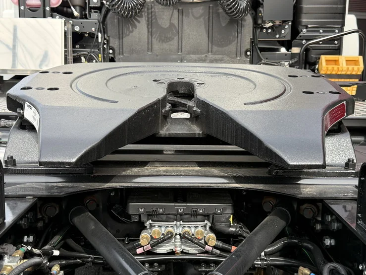 車両画像 17: 令和8年(2026)：三菱ふそう：24スーパーグレート：トレーラーヘッド